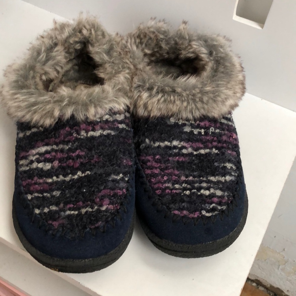 Staheekum slippers size 8